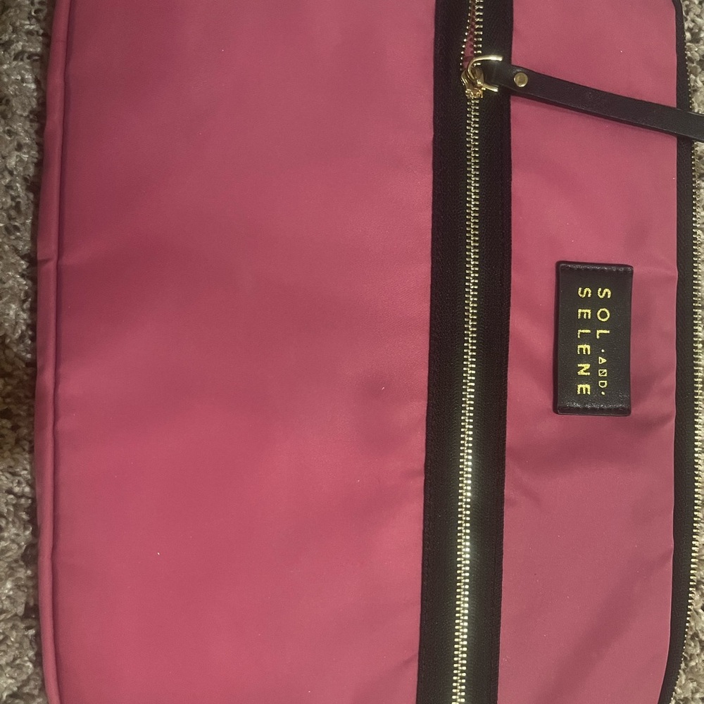 Sol and Selene Hot pink laptop bag.